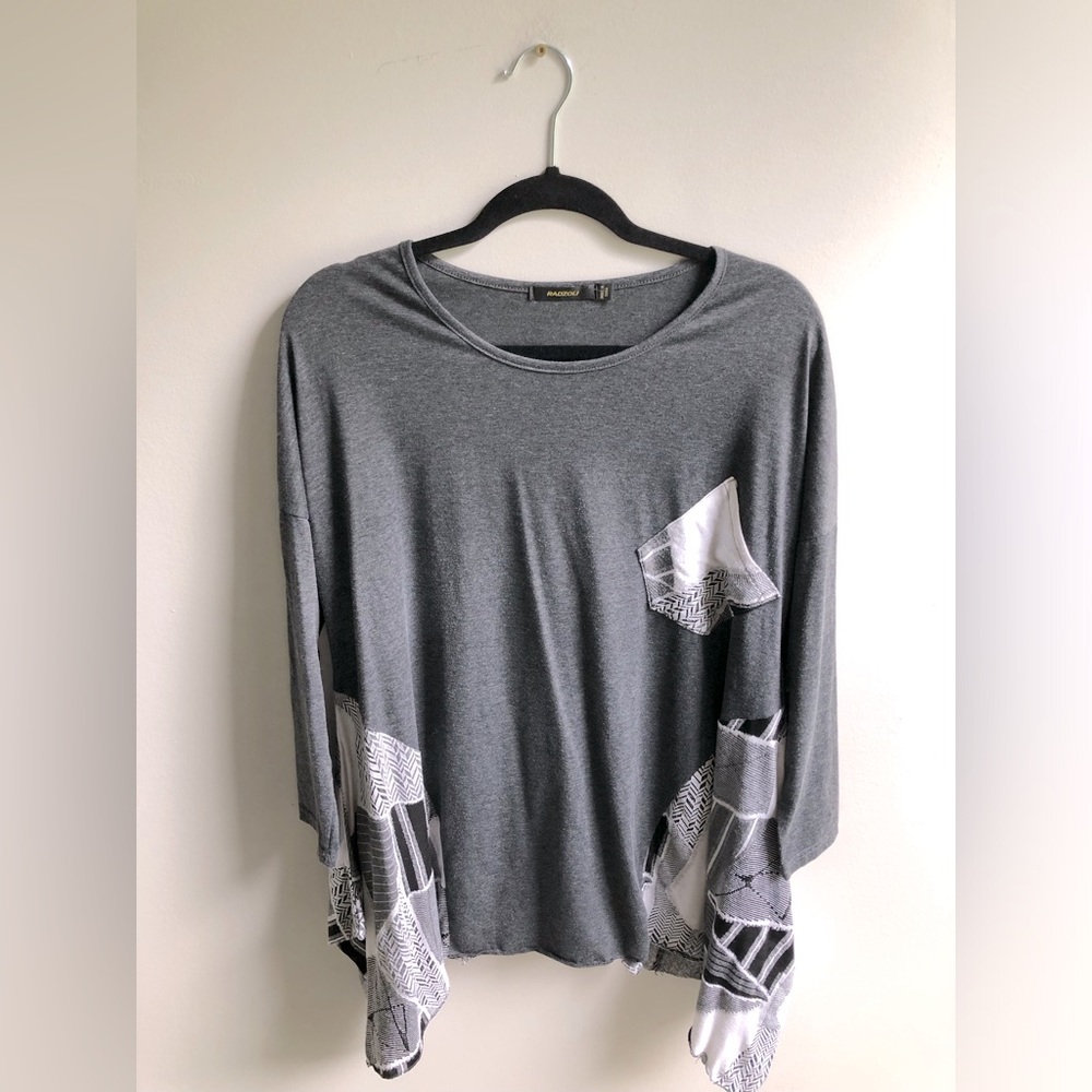 Radzoli Women’s Size Large Flowy Lightweight Grey Abstract Patchwork Top